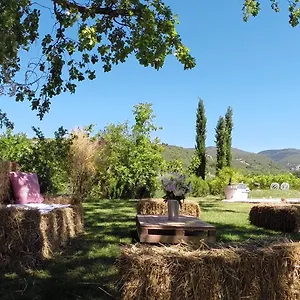la-fontaine-des-noyers.fr-provencehotel.com/